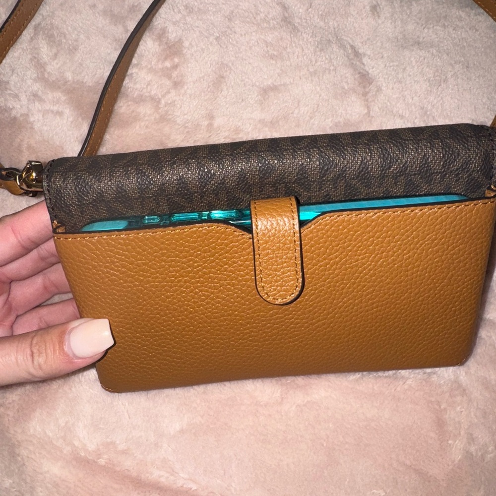 Michael Kors smartphone crossbody bag - Picture 4 of 5